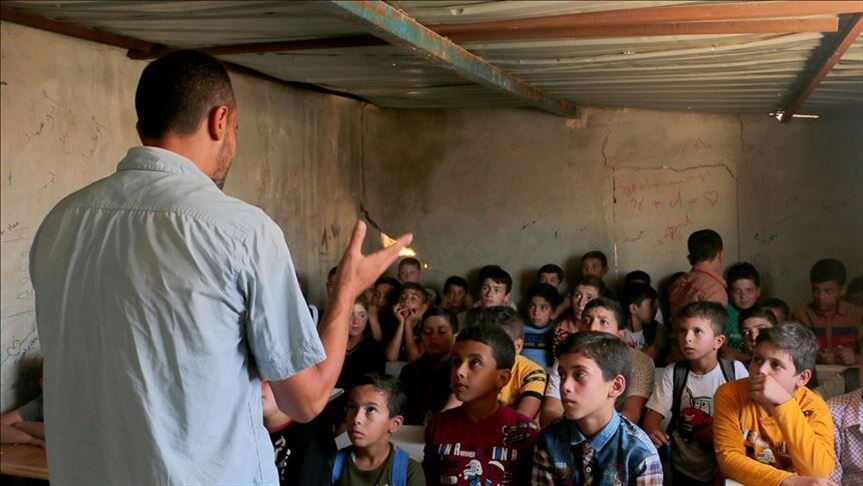 صرخة معلمي مخيمات حلب: نطالب بالتثبيت بعد سنوات من التضحية في خدمة التعليم