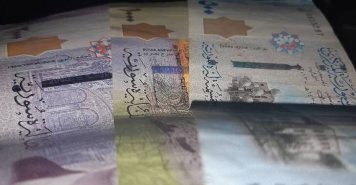 الليرة السورية تستعيد عافيتها: تحسن ملحوظ في سعر الصرف مقابل الدولار في السوق السوداء