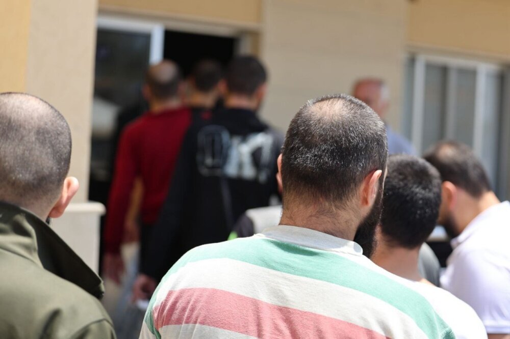إطلاق سراح موقوفين في اللاذقية لم يثبت تورطهم بجرائم دموية