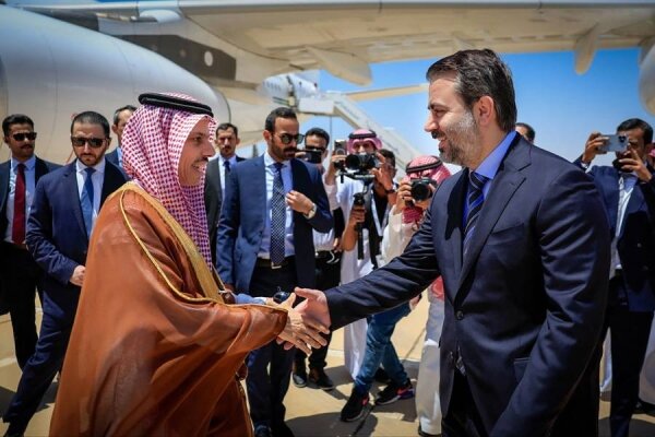 السعودية وقطر تعلنان عن دعم مالي للعاملين في القطاع العام بسوريا وتعزيز التعاون الاقتصادي