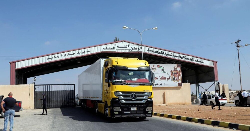 الأردن تسهل التجارة مع سوريا: تخفيض وتوحيد رسوم الشاحنات والبرادات
