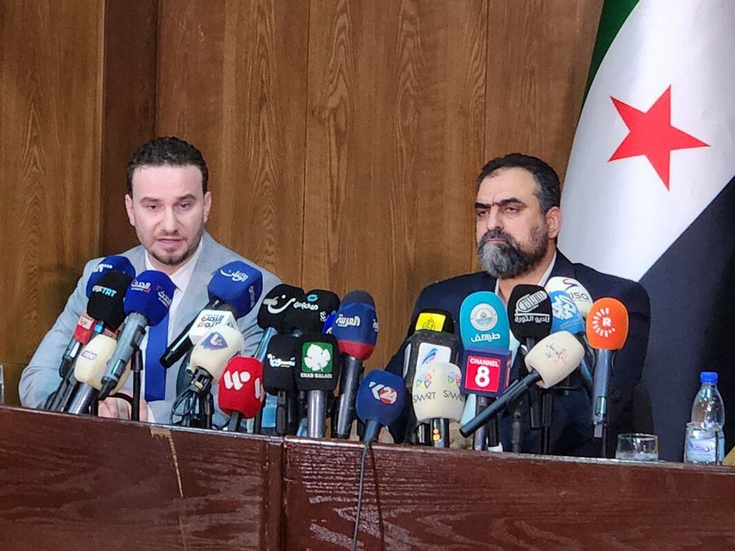 لجنة السلم الأهلي تكشف تفاصيل إطلاق سراح ضباط وعناصر من نظام الأسد: سلموا أنفسهم ولم تثبت إدانتهم بجرائم حرب