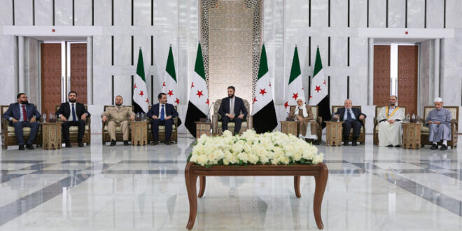 الرئيس الأسد يستقبل المهنئين بعيد الأضحى في قصر الشعب بدمشق