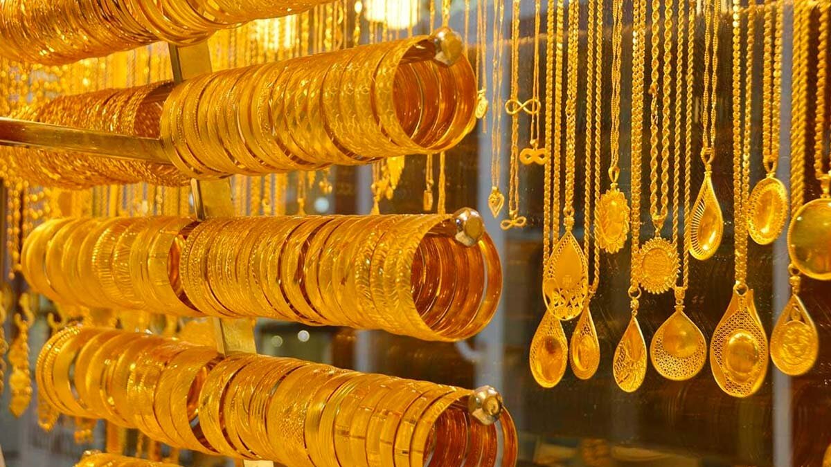 تراجع الذهب واستقرار الليرة السورية: نظرة على أسعار الصرف والوقود