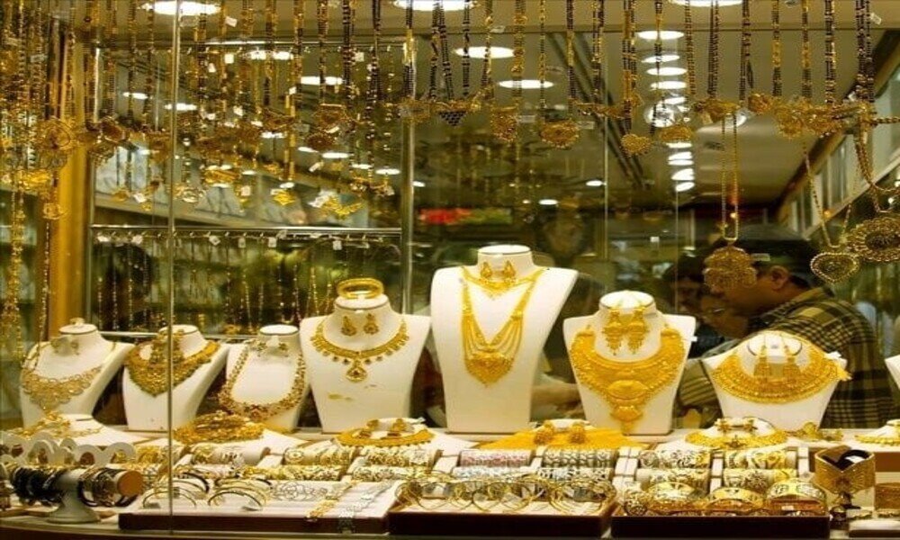 الليرة السورية تحافظ على استقرارها أمام الدولار والذهب يشهد ثباتاً نسبياً