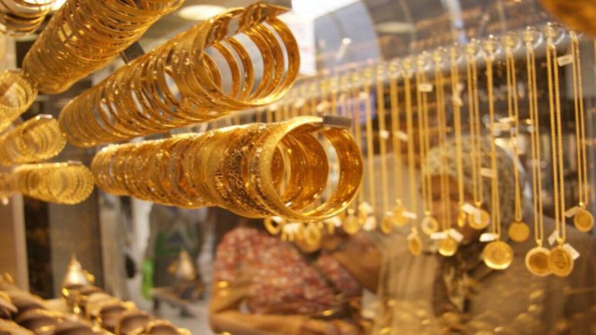 الليرة السورية تستقر أمام الدولار مع ارتفاع أسعار الذهب وسط توترات الشرق الأوسط