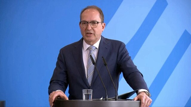 وزير الداخلية الألماني: المسلمون جزء من مجتمعنا إذا أرادوا الاندماج