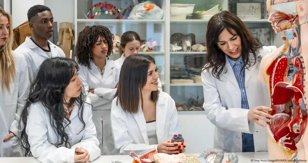 ألمانيا تدرس إلزام طلاب الطب الأجانب بالعمل بعد التخرج أو دفع تكاليف الدراسة