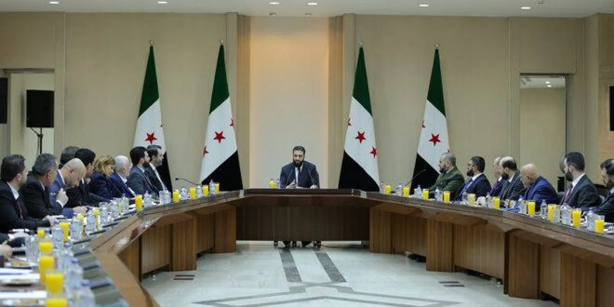 الحكومة السورية تفتح باب الأمل: إعادة تقييم وإدماج الموظفين المفصولين في عهد النظام السابق