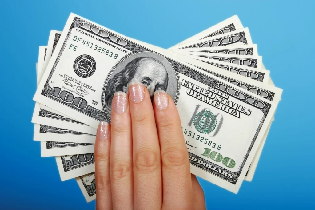 تذبذب مستمر: أسعار صرف الليرة السورية مقابل الدولار والعملات الأجنبية اليوم السبت
