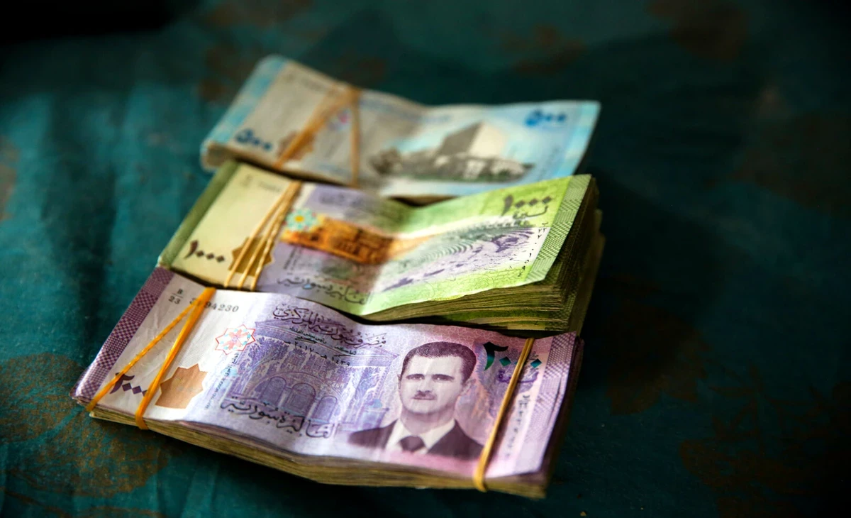 تذبذب مستمر: أسعار صرف الليرة السورية مقابل الدولار والعملات الأجنبية اليوم الأربعاء