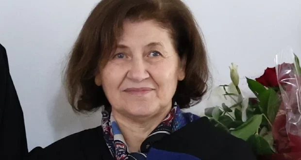 المرأة العربية في العصر الرقمي: تحديات وفرص في فوضى المعلومات
