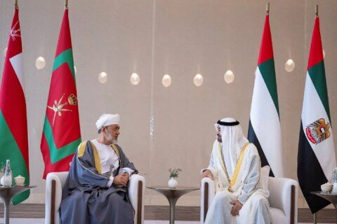 سلطنة عمان والإمارات تعربان عن قلقهما العميق إزاء الهجمات الأمريكية على إيران وتحذران من تصعيد إقليمي خطير