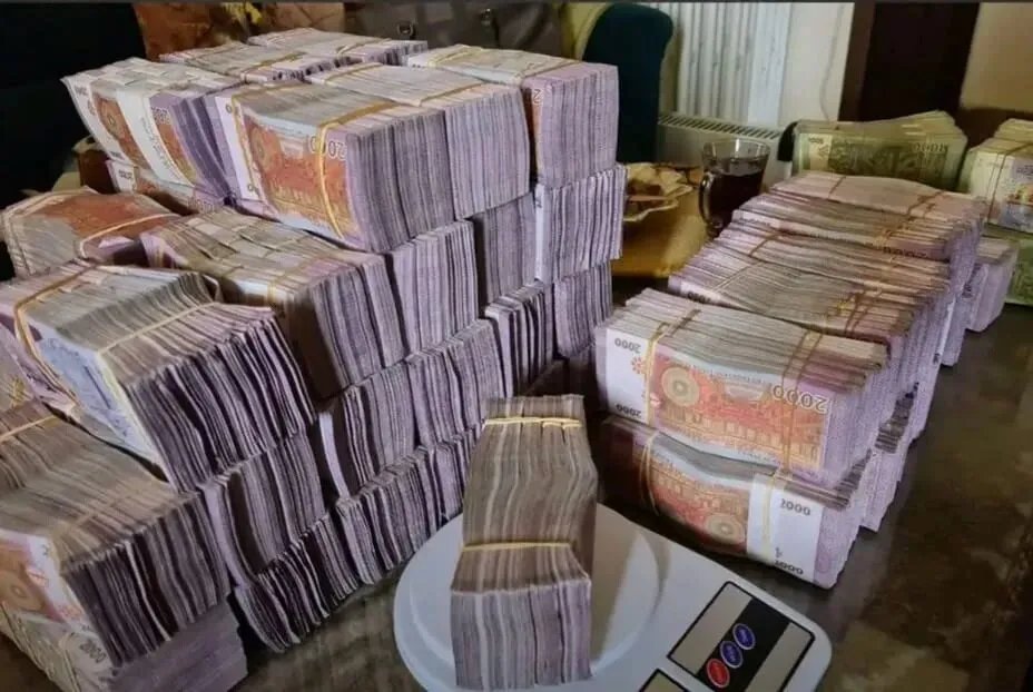 تحديث فوري: أسعار صرف الدولار واليورو والذهب مقابل الليرة السورية في السوق السوداء، الأربعاء 2 يوليو 2025
