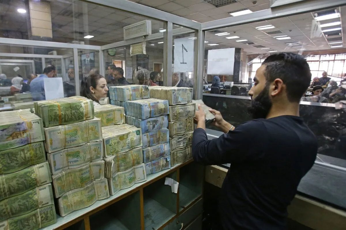 تحديث فوري: أسعار صرف الدولار واليورو والذهب مقابل الليرة السورية في السوق السوداء، الخميس 3 يوليو 2025