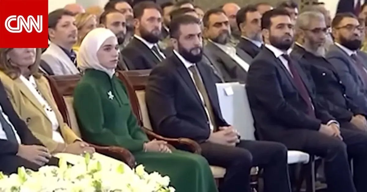 تفاعل واسع مع إطلاق الهوية البصرية الجديدة لسوريا: نظرة على رد فعل زوجة الرئيس أحمد الشرع، لطيفة الدروبي