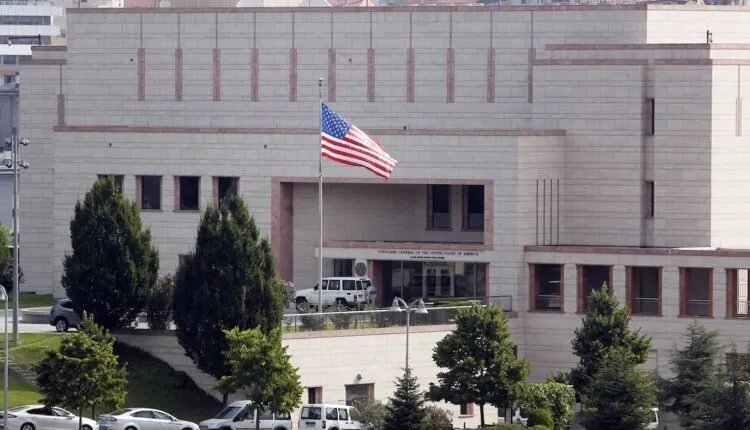 تحذير أمريكي عاجل: السفارة في دمشق تدعو رعاياها لمغادرة سوريا عبر الأردن فوراً