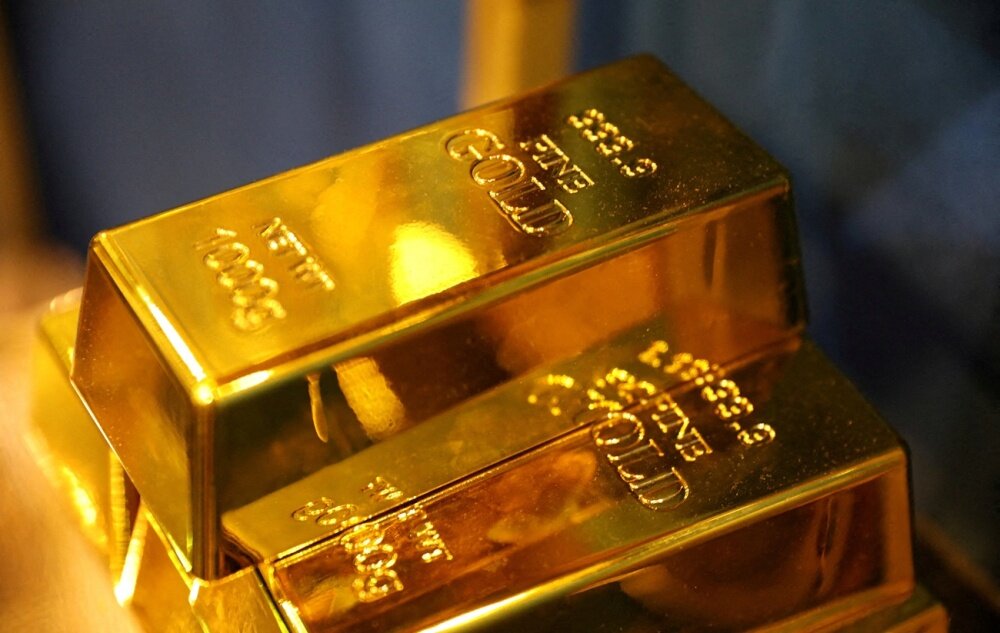 الذهب يحلق عالياً: أسعار المعدن الأصفر تسجل ارتفاعات قياسية مدفوعة بالطلب الصيني وتراجع الدولار