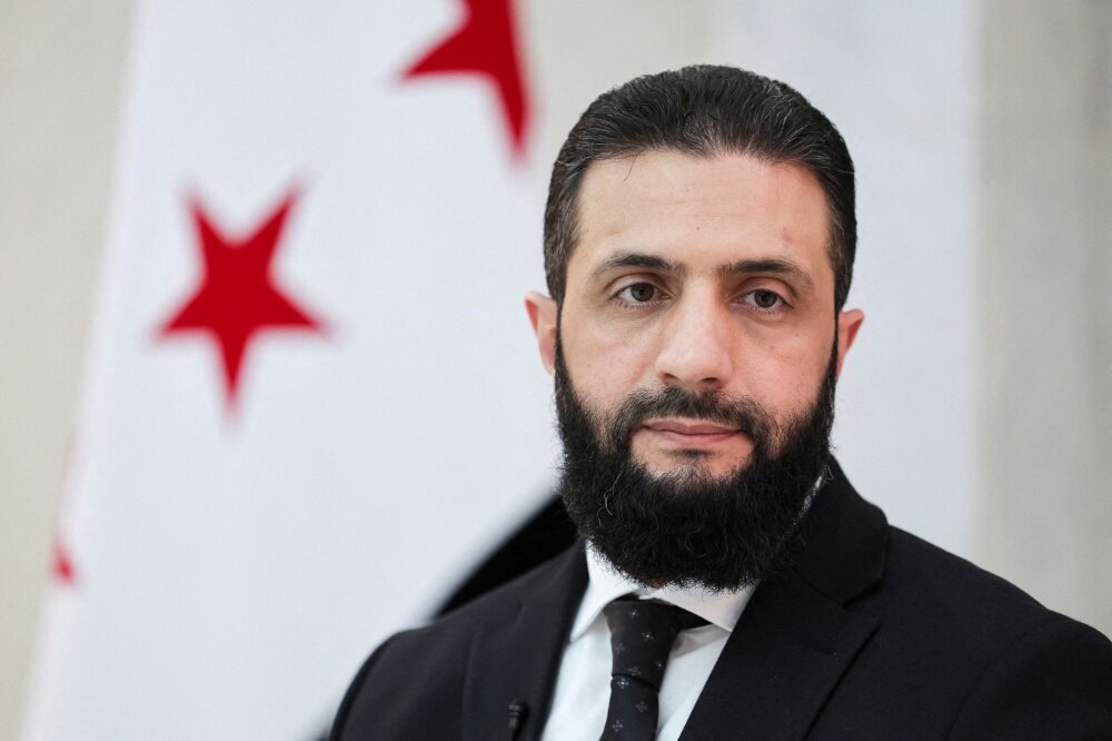 الرئيس الشرع في باريس لبحث إعادة الإعمار وتعزيز العلاقات مع فرنسا