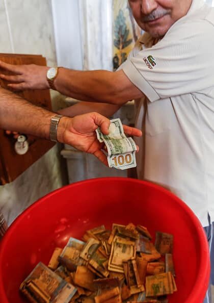 ارتفاع حاد في سعر صرف الدولار بدمشق يتجاوز 10000 ليرة