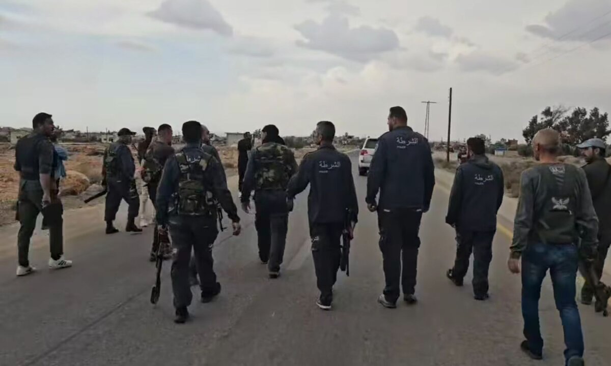 كمين مسلح يستهدف دورية أمنية في السويداء يسفر عن قتلى وجرحى.. من يقف وراء الهجوم؟