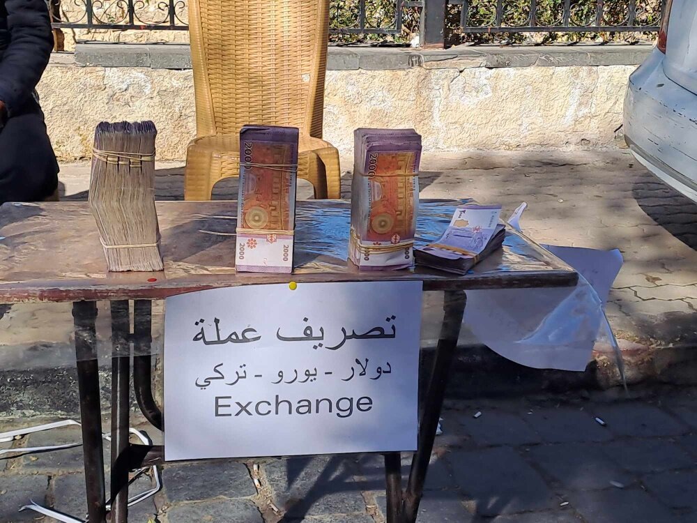 حملة حكومية تحد من انتشار "بسطات الصرافة" في دمشق: تراجع ملحوظ وتداعيات على السوق