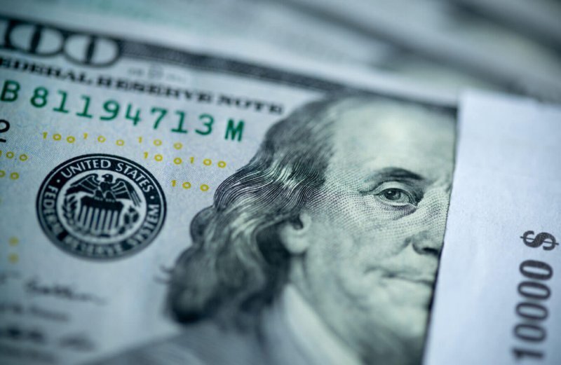 تحذير اقتصادي: خبير يتوقع ارتفاعًا أكبر في سعر صرف الدولار بعد الانخفاض المؤقت