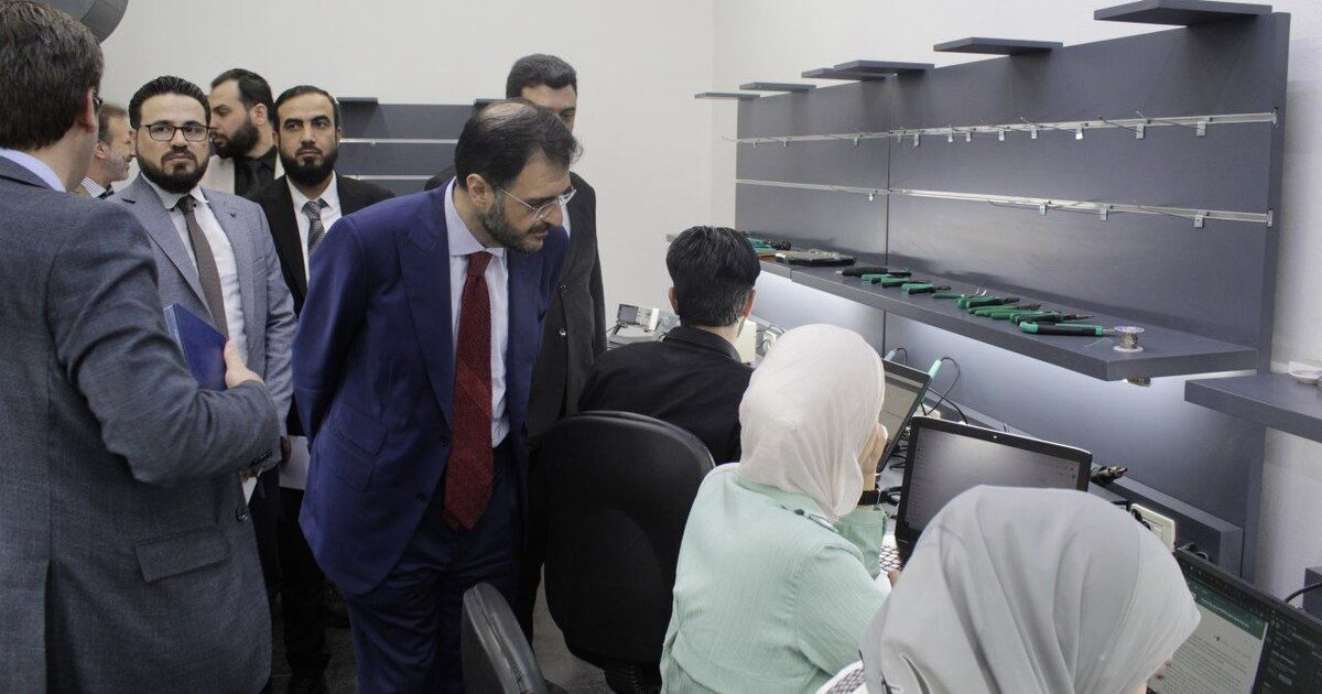 وزير الاتصالات يدعو لدعم الشركات الناشئة وتفعيل الحاضنات العلمية في سوريا