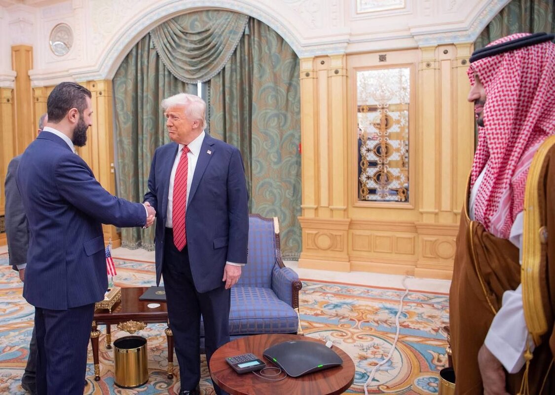 ترامب يشيد بالرئيس الشرع ويصف اجتماعهما في الرياض بـ"الرائع" وسط توقعات برفع العقوبات عن سوريا