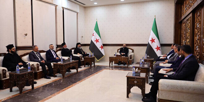 وزير الدفاع السوري يستقبل وفداً مسيحياً ويؤكد على دور الجيش في حماية الوحدة الوطنية
