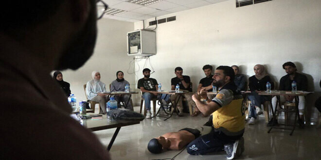 الدفاع المدني يدرب طلاب جامعة دمشق على الإسعافات الأولية لتعزيز الاستجابة للطوارئ