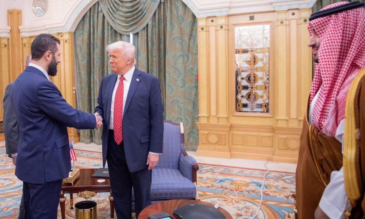 واشنطن تدعو لتشكيل حكومة سورية شاملة بعد رفع العقوبات وتضع شروطاً للتطبيع