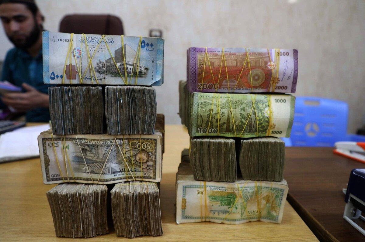 قفزة جديدة للدولار والذهب في السوق السوداء السورية: أسعار الصرف ليوم الجمعة 2 مايو 2025