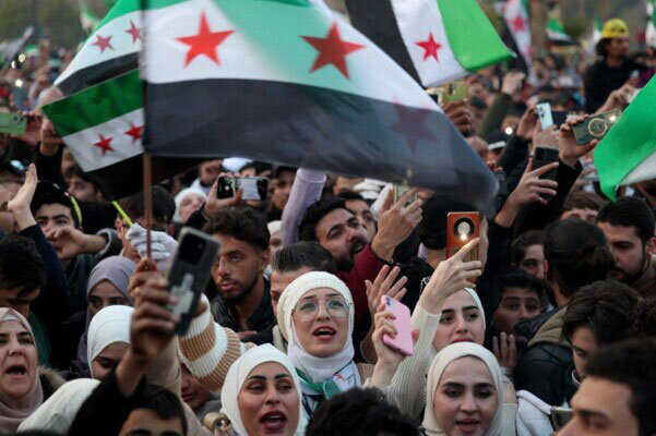رفع العقوبات عن سوريا: هل يفتح الباب أمام استثمارات بـ 300 مليار دولار لإعادة الإعمار؟