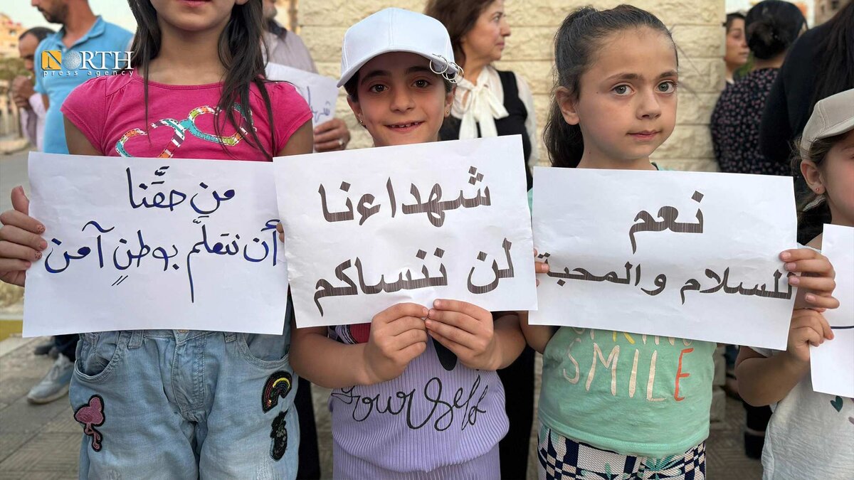 السويداء تنتفض: وقفة تضامنية تكرم الضحايا وتطالب بحق الطلاب في التعليم