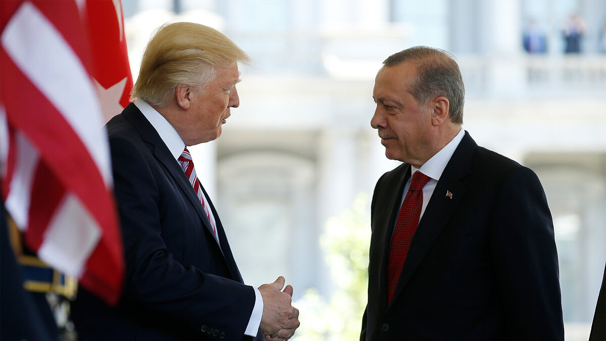 أردوغان وترامب يبحثان هاتفياً الأزمة السورية وغزة وسبل التعاون المستقبلي