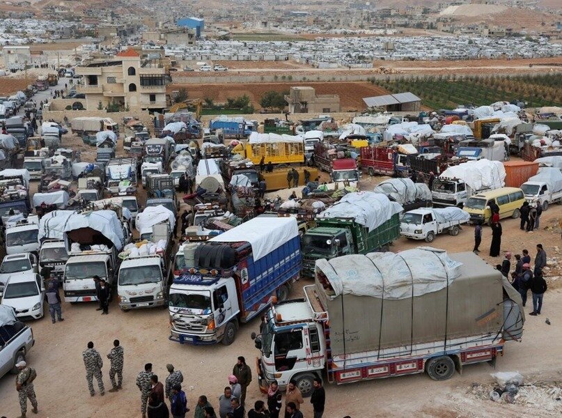 عودة طوعية: 150 عائلة سورية نازحة تغادر لبنان بتنسيق مع الجيش