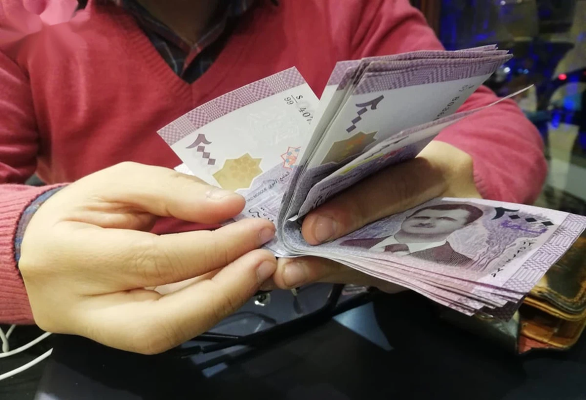 تذبذب مستمر: أسعار صرف الليرة السورية مقابل الدولار والعملات الأجنبية اليوم الثلاثاء