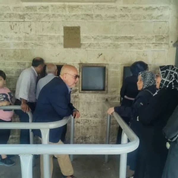 سوريا: تخصيص نوافذ خاصة للنساء وكبار السن في المخابز لتخفيف معاناتهم