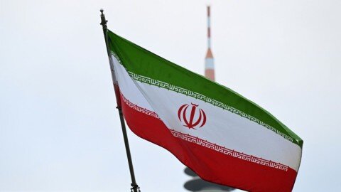 إيران تتحدى العقوبات الأمريكية وتؤكد: لن نغير سياستنا!