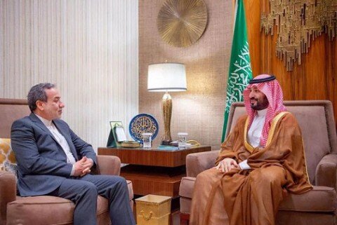 عشية جولة ترامب الشرق أوسطية: وزير الخارجية الإيراني يزور السعودية وقطر لتعزيز العلاقات