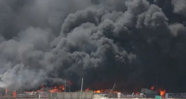 غموض يكتنف المفاوضات النووية: هل تعرقل العقوبات والتهديدات الأمريكية مسار الحوار مع إيران؟