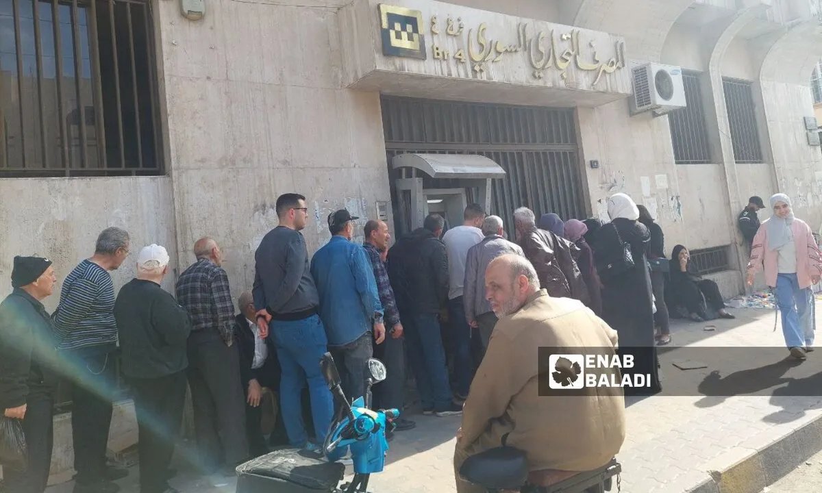"شام كاش" يثير جدلاً في سوريا: هل ينجح التطبيق الحكومي في تسهيل دفع الرواتب إلكترونياً؟