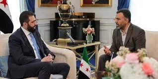 الرئيس السوري الانتقالي يلتقي "قيصر" مسرب صور التعذيب في سجون الأسد بفرنسا