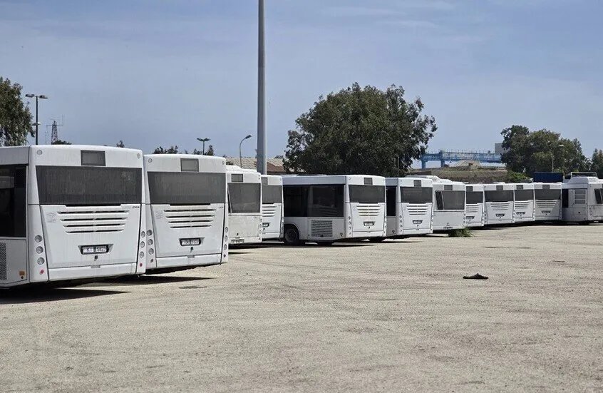 وصول 50 حافلة جديدة إلى ميناء طرطوس لدعم قطاع النقل