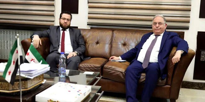 وزيرا التنمية الإدارية والمالية يناقشان خططًا طموحة لإصلاح القطاع العام ورقمنة الخدمات الحكومية