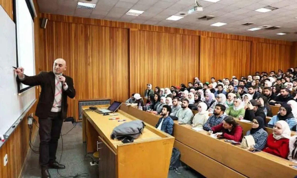 فرصتك للدراسة في الخارج: منح دراسية للسوريين في إيطاليا وكازاخستان بتمويل كامل