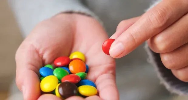 خطوة نحو غذاء آمن: FDA توافق على 3 ملونات غذائية طبيعية جديدة