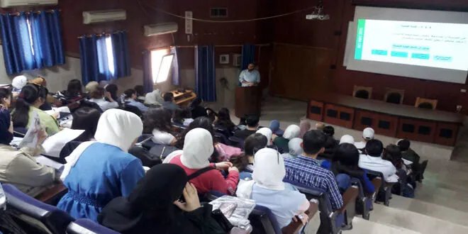 جامعة حمص تطلق دورة تدريبية مكثفة حول إدارة الجودة في صناعة الأدوية لطلاب الصيدلة
