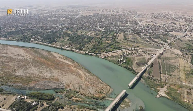دير الزور: الأمن العام يلقي القبض على عناصر سابقين في فصائل مدعومة من إيران بتهمة حيازة أسلحة ومخدرات